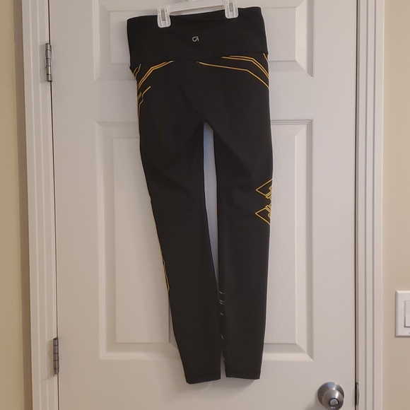 Gapfit DC wonderwoman leggings - Picture 2 of 4